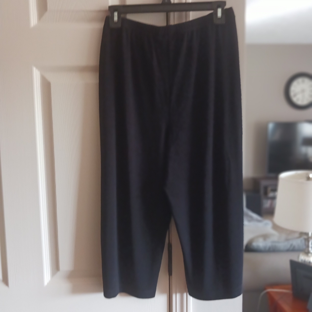 Travelers By Chico's Black Wide Leg Capri Pants. Size 1 Or M/8. - Picture 3 of 4